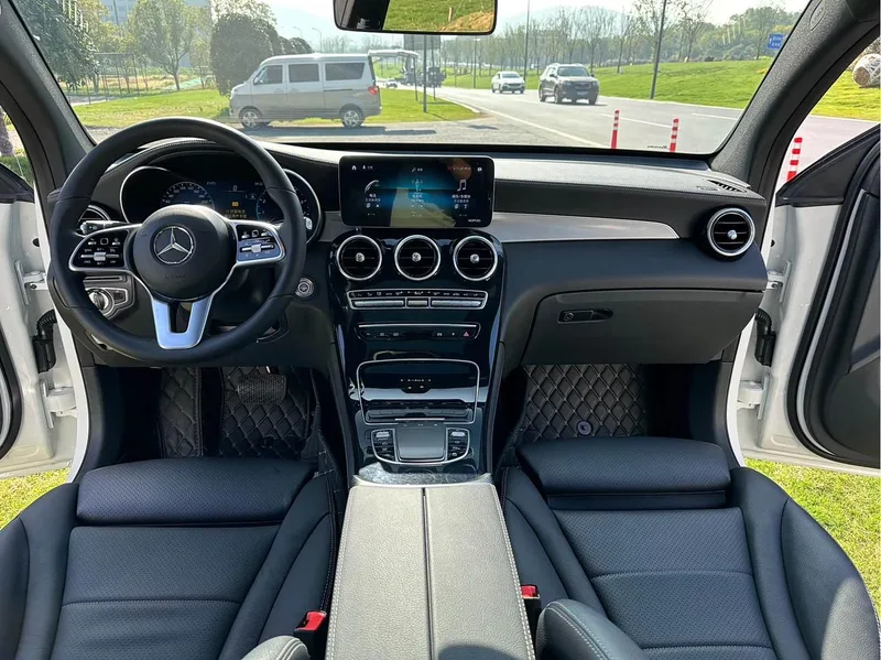 Mercedes-Benz GLC Coupe 2020 GLC 260 4MATIC coupe SUV exterior photo 9