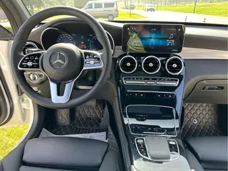Mercedes-Benz GLC Coupe 2020 GLC 260 4MATIC coupe SUV interior photo 10