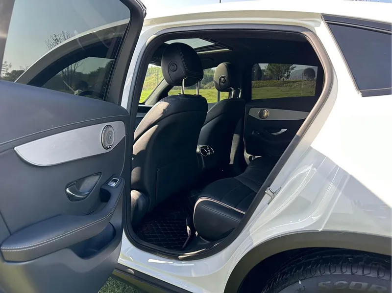Mercedes-Benz GLC Coupe 2020 GLC 260 4MATIC coupe SUV interior photo 13