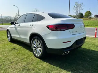 Mercedes-Benz GLC Coupe 2020 GLC 260 4MATIC coupe SUV interior photo 16