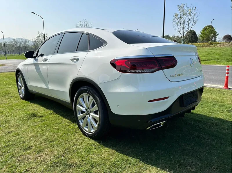 Mercedes-Benz GLC Coupe 2020 GLC 260 4MATIC coupe SUV interior photo 16