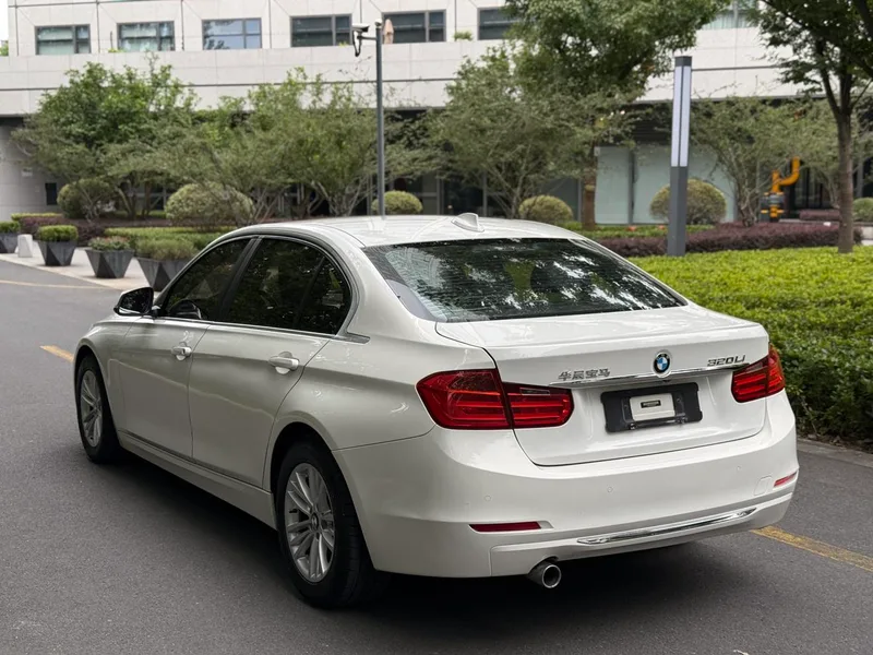 BMW 3 Series 2015 320Li Fashionable exterior photo 3