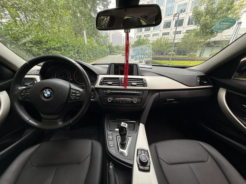 BMW 3 Series 2015 320Li Fashionable interior photo 8