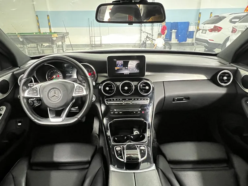 Mercedes-Benz C-Class 2016 C 200 Version sportive intérieur photo 6
