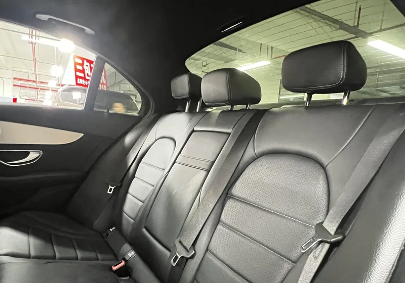 Mercedes-Benz C-Class 2016 C 200 Version sportive intérieur photo 8