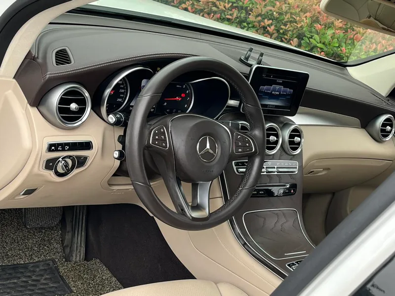 Mercedes-Benz GLC 2016 GLC 300 4MATIC Dynamic interior photo 12