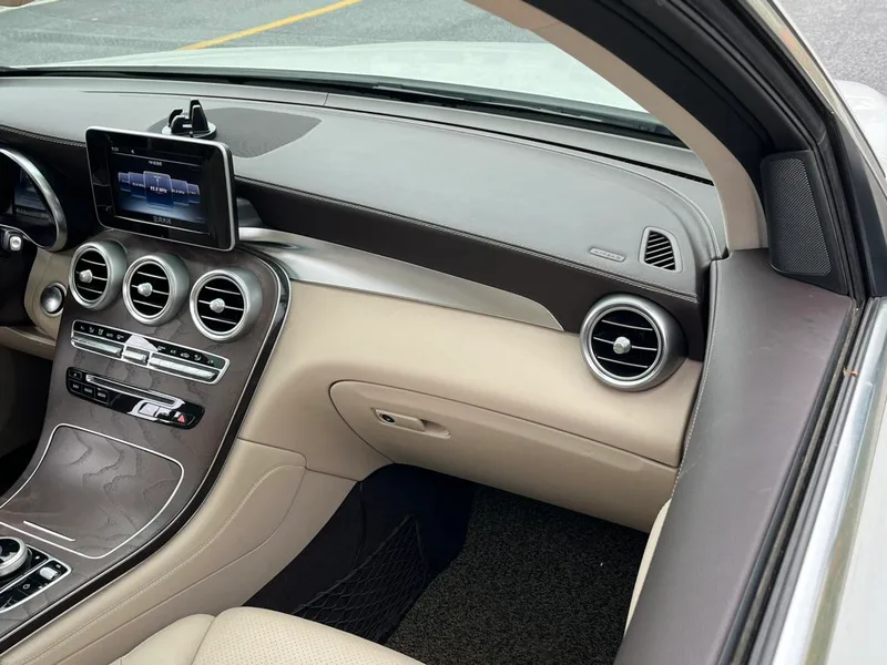 Mercedes-Benz GLC 2016 GLC 300 4MATIC Dynamic interior photo 16