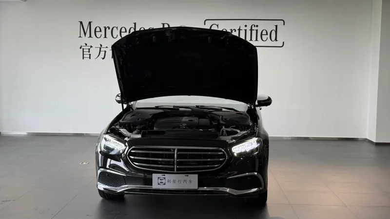 Mercedes-Benz E-Class 2021 E 300 L Fashionable Passenger car interior photo 11