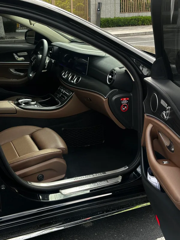 Mercedes-Benz E-Class 2018 Модификация E 200 L Спортивный интерьер фото 15