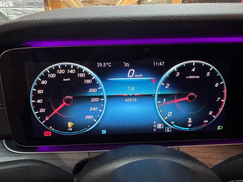 Mercedes-Benz E-Class (Imported) 2021 E 300 Version sportive intérieur photo 14