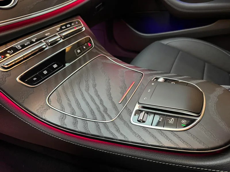 Mercedes-Benz E-Class (Imported) 2021 E 300 Version sportive intérieur photo 15
