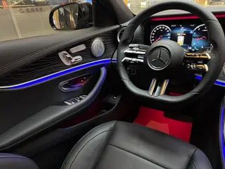 Mercedes-Benz E-Class (Imported) 2021 E 300 Version sportive intérieur photo 17