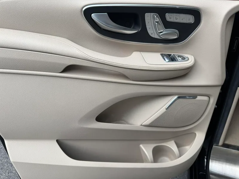 Mercedes-Benz V-Class 2020 V 260 Premium Edition exterior photo 10