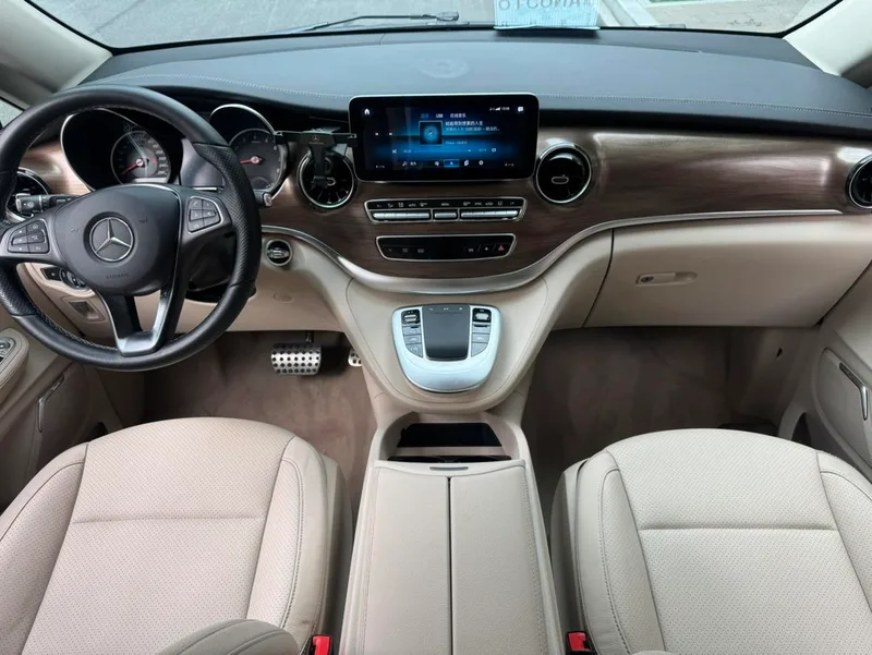 Mercedes-Benz V-Class 2020 V 260 Premium Edition interior photo 11