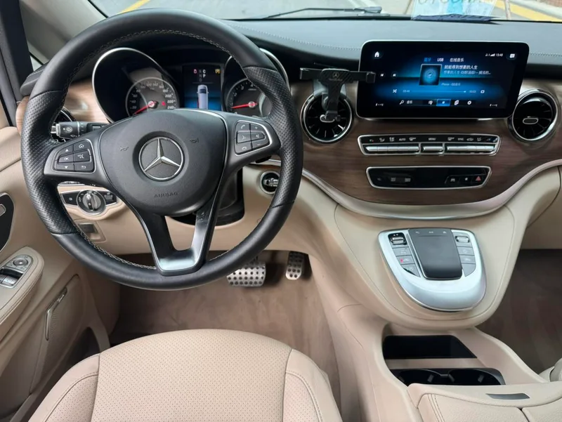 Mercedes-Benz V-Class 2020 V 260 Premium Edition interior photo 12