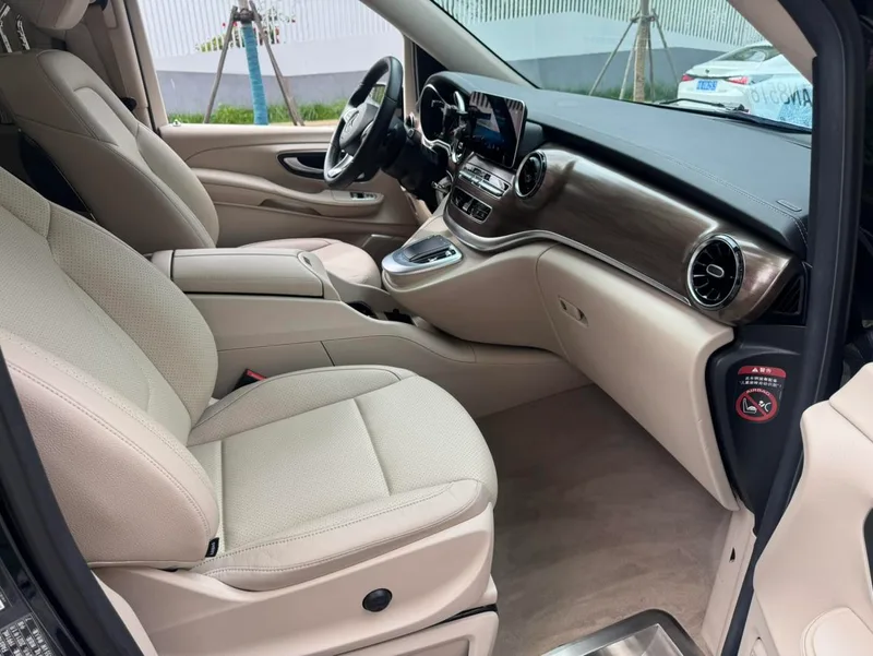 Mercedes-Benz V-Class 2020 V 260 Premium Edition interior photo 16