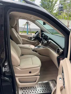 Mercedes-Benz V-Class 2020 V 260 Premium Edition interior photo 17