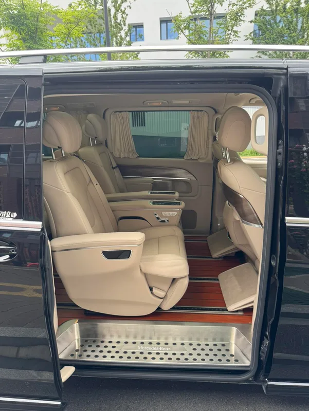 Mercedes-Benz V-Class 2020 V 260 Premium Edition interior photo 18