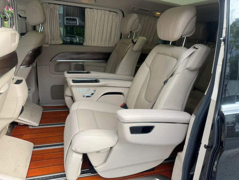 Mercedes-Benz V-Class 2020 V 260 Premium Edition interior photo 20