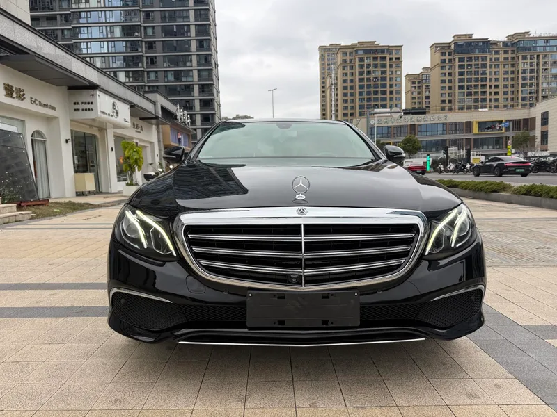 Mercedes-Benz E-Class 2019 E 300 L Fashionable exterior photo 2
