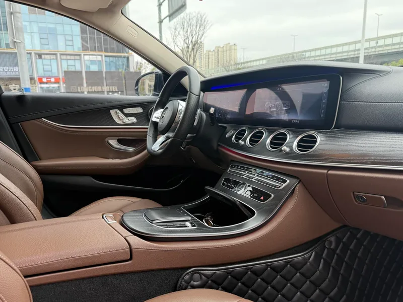 Mercedes-Benz E-Class 2019 E 300 L Fashionable interior photo 11