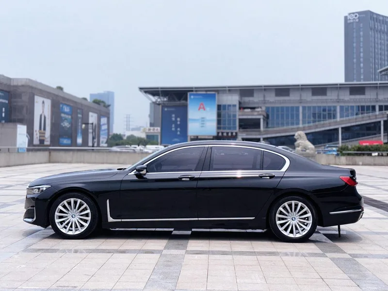 BMW 7 Series 2021 730Li Ensemble de luxe extérieur photo 4