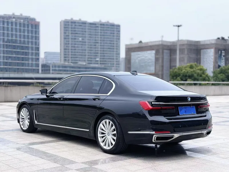 BMW 7 Series 2021 730Li Ensemble de luxe extérieur photo 5