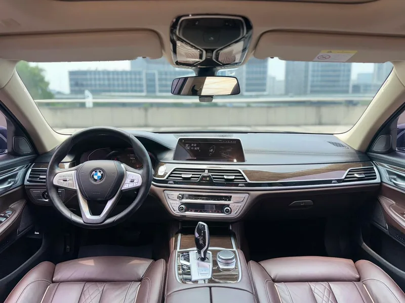 BMW 7 Series 2021 730Li Ensemble de luxe extérieur photo 6