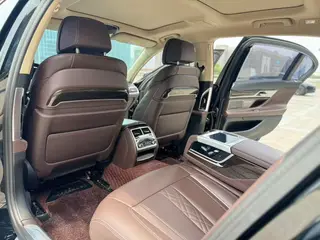 BMW 7 Series 2021 730Li Ensemble de luxe intérieur photo 7
