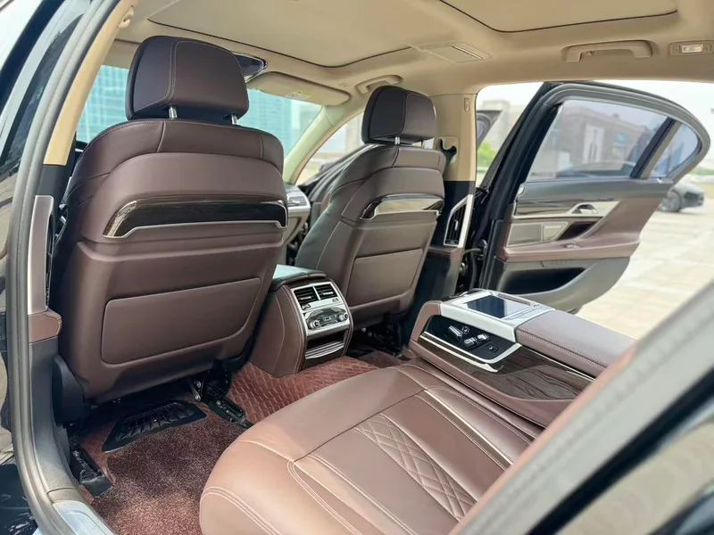 BMW 7 Series 2021 730Li Ensemble de luxe intérieur photo 7