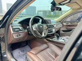 BMW 7 Series 2021 730Li Ensemble de luxe intérieur photo 12