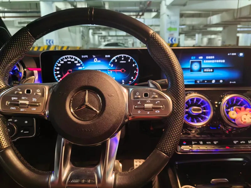 Mercedes-Benz A-Class AMG 2019 AMG A 35 L 4MATIC interior photo 10