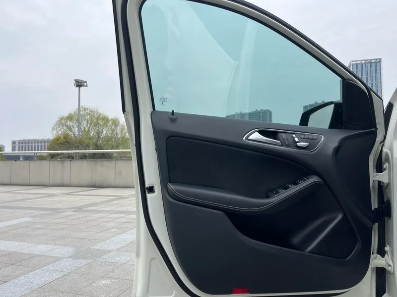 Mercedes-Benz B-Class 2017 B 200 Edición limitada polar interior foto 15