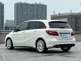 Mercedes-Benz B-Class 2017 B 200 Edición limitada polar interior foto 17