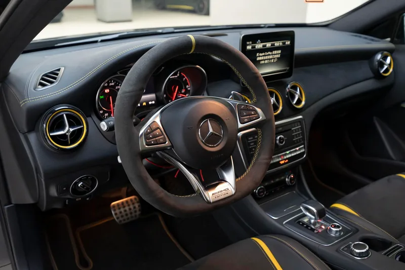 Mercedes-Benz Mercedes-AMG A-Class 2017 AMG A 45 4MATIC Edición limitada Dark Night Thunder interior foto 10