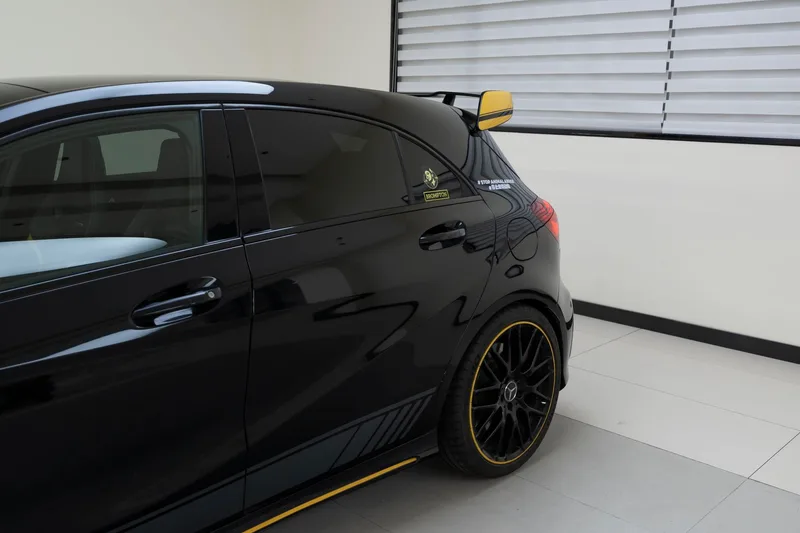 Mercedes-Benz Mercedes-AMG A-Class 2017 AMG A 45 4MATIC Edición limitada Dark Night Thunder interior foto 17