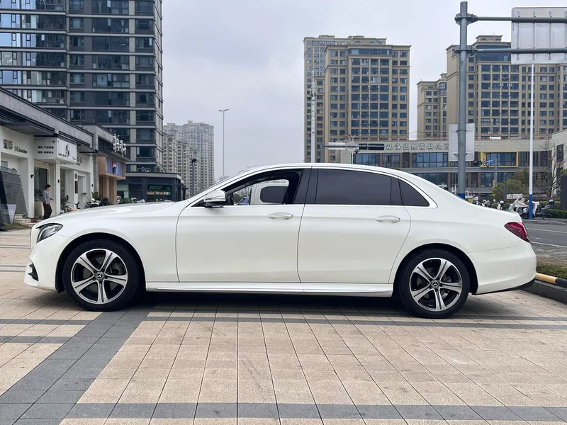 Mercedes-Benz E-Class 2018 Restyling E 200 L Sporty 4MATIC exterior photo 4