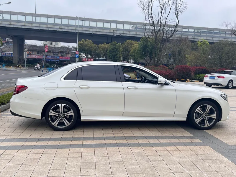Mercedes-Benz E-Class 2018 Restyling E 200 L Sporty 4MATIC interior photo 13
