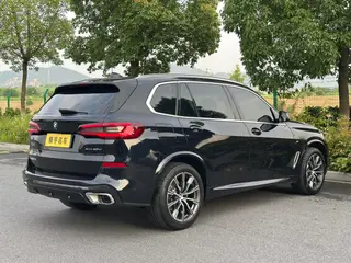 BMW X5 2022 xDrive 30Li Премиум-класса M Спортивный костюм интерьер фото 18