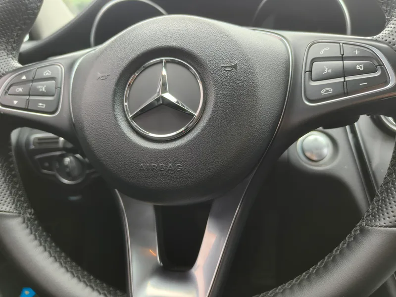 Mercedes-Benz C-Class 2018 C 180 L Edición deportiva de moda interior foto 8