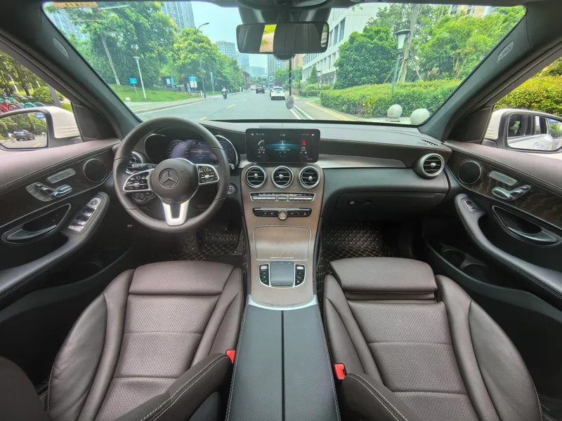 Mercedes-Benz GLC 2020 GLC 300 L 4MATIC Dynamic interior photo 16