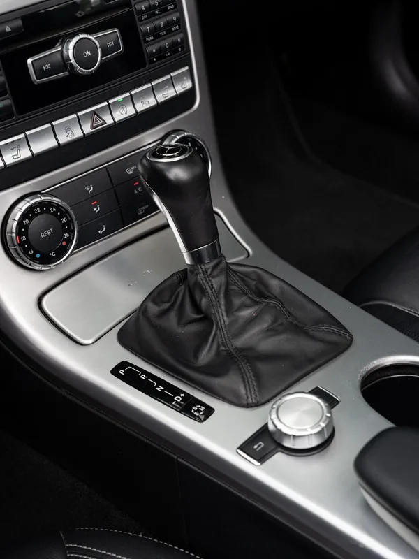 Mercedes-Benz SLK-Class 2011 SLK 200 Fashionable interior photo 8