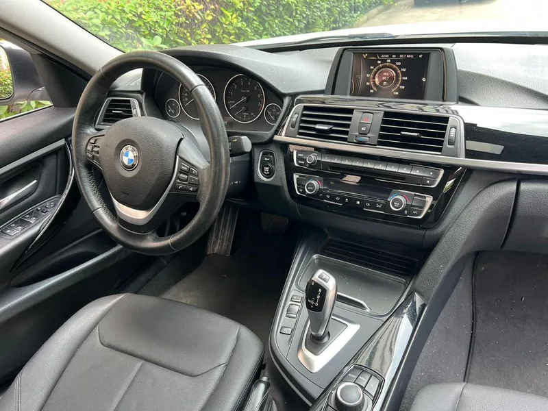BMW 3 Series 2017 320Li Fashionable interior photo 11