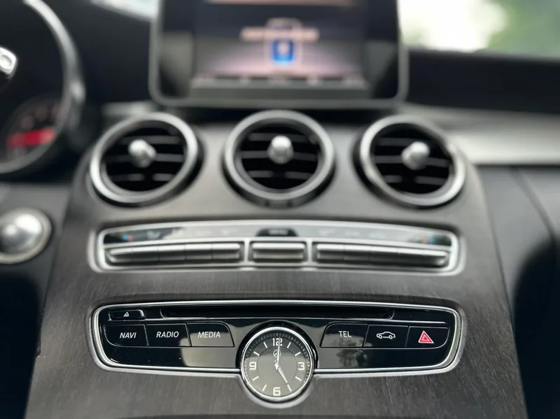 Mercedes-Benz C-Class 2018 C 200 L Sports version interior photo 16
