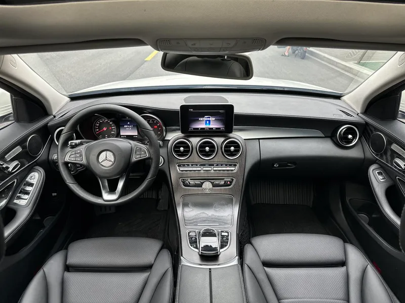 Mercedes-Benz C-Class 2018 C 200 L Sports version interior photo 18