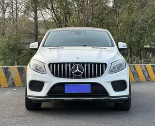 Mercedes-Benz GLE Coupe 2017 GLE 400 4MATIC coupe SUV exterior photo 2