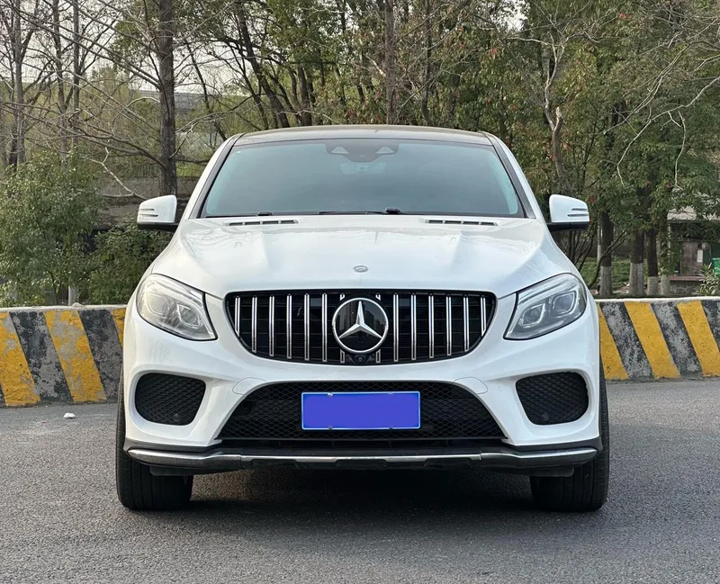 Mercedes-Benz GLE Coupe 2017 GLE 400 4MATIC coupe SUV exterior photo 2