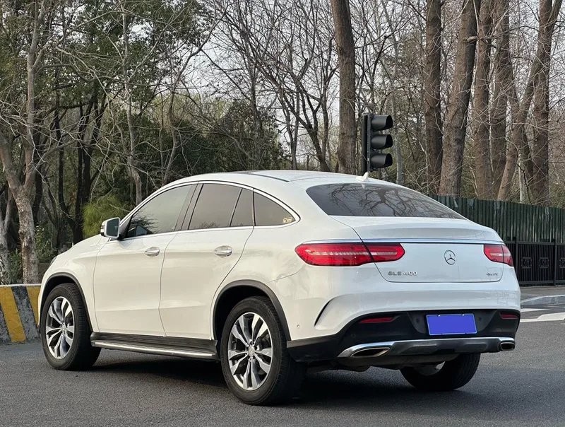 Mercedes-Benz GLE Coupe 2017 GLE 400 4MATIC coupe SUV exterior photo 5