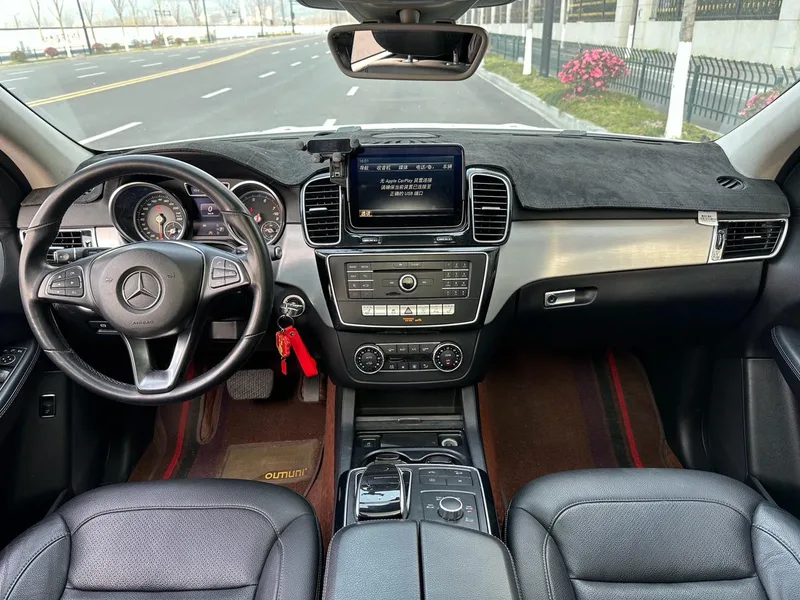 Mercedes-Benz GLE Coupe 2017 GLE 400 4MATIC coupe SUV interior photo 14