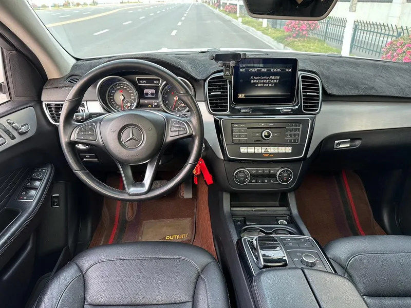 Mercedes-Benz GLE Coupe 2017 GLE 400 4MATIC coupe SUV interior photo 15